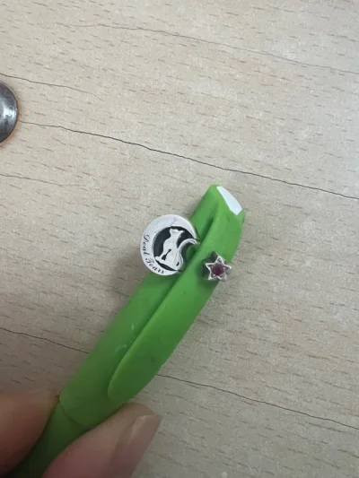 买到自己的心头好特别开心，选择邮政速度还是很快的，交税就放行了，很激动呀，包装一如既往的结实，快乐的拆包，满意，满意～都是精挑细选的心头好，喜欢可爱的小饰品，日淘用挖煤姬我放心～