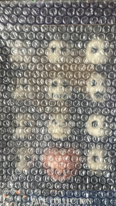 上周到的几箱中的一箱，这箱体积不大，外箱干净无压坏，箱内物品不多，基本都有盒子，箱内泡泡纸保护到位，