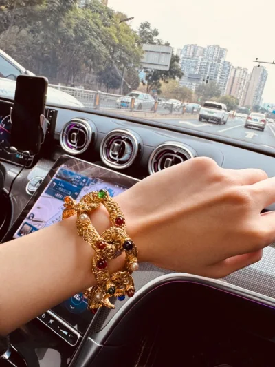 很棒哟 实物比图片更秀气 我以为是很粗狂的一条 没想到还挺斯文的 很喜欢雕花的质感 我的手比较细 打算改造 项链！