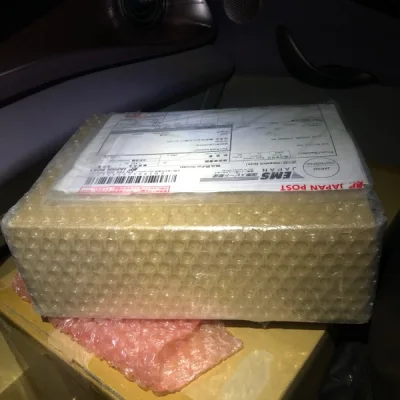 对于局外人来说，可能这没啥，但是懂的人会知道这箱货有多稀有，稀少就是贵。好在这箱货的包装箱用的不是那种最扁的那个，所以能够完美到达。