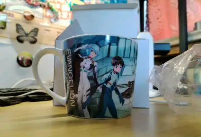 在挖煤姬购入的新世纪福音战士的small worlds限定周边~挖煤姬的发货时效真的很快！而且包装也超级用心~算是最近淘到的比较满意的一单煤炉啦~发的是小航空件快速实惠www