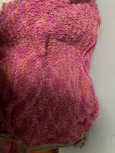 为了richmore粉色的的线买的衣服，真的太划算了，我终于凑够线织裙子了，可惜的是nikke的马海毛，要是全蓝色该有多好