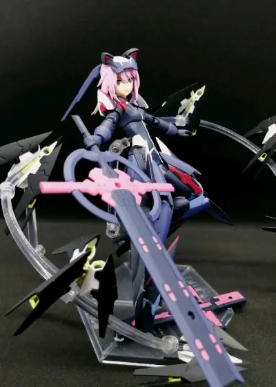 又发现个好价的figma比良坂夜露【踊跃】，比国内的便宜不少钱啊，包装一如既往的好，夜露也是如此的可爱，愉悦。