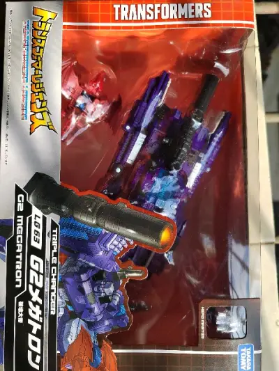 小时候没现在这么丰富的生活，有电视看就不错了。当年最爱看的就是变形金刚和圣斗士了。好怀念当时的感觉。会说话的机器人，有小宇宙的圣斗士