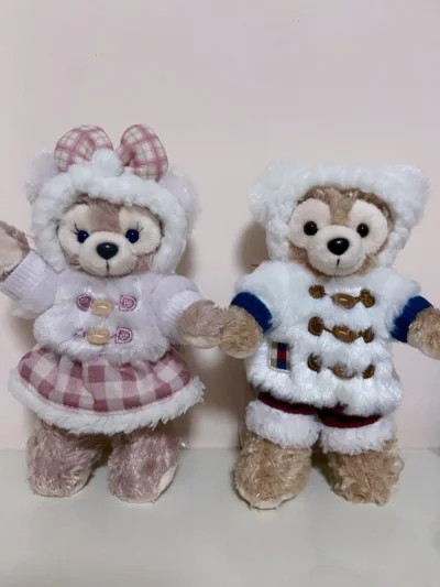 新的一箱到了，终于买到了最喜欢的冬日雪莉玫，超级好看，日本卖家发货很快，其中还有几单都用心写了卡片，超级开心！