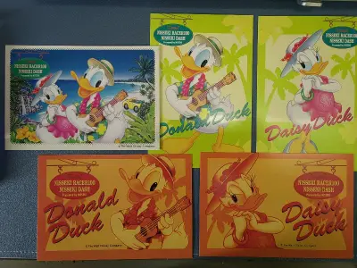        这批宝贝里有几张粗闪明信片；30张日航明信片量大也好看；最大的亮点是3张粗闪画，放进相框一定很好看！