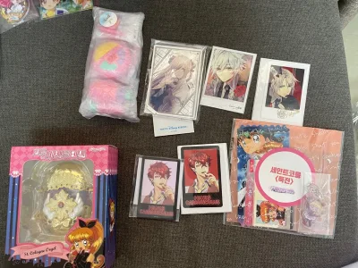 非常喜欢挖煤姬切煤效率和发货速度，包装也非常好，还收到了可爱的小纸条！谷子很好看就是怪自己头太铁发售日第二天价格掉了好多哭哭。。。会推荐更多小伙伴入坑一起挖煤～～～