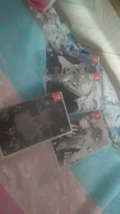 游戏很好玩，ems物流很快，三天就收到了，东西也与描述相符，都是全新未拆封的，也没有被税，祝挖煤姬越来越好 越来越棒