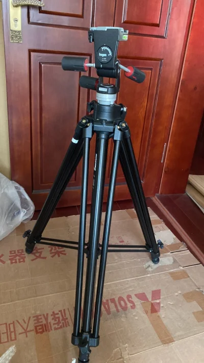 仙娜p系列大画幅单轨相机是目前最好单轨之一，手感顺滑精密，就是重了一点，但挖煤姬还是完好无损把货物送到我手上，奥巴35sp也非常小巧，适合随身带出去拍照