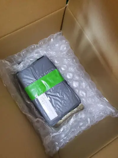 用的ems日本邮政 贵就是快呀 很快就到了打包的也很好 东西一点问题都没有 都饱了好几次泡沫纸 好评 还会再买的 点赞