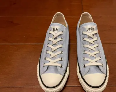 很少见的老日产颜色 看上去比较清新脱俗。个人买日产鞋还是比较喜欢老款。新款吧还是不太喜欢 可能也是一种情怀