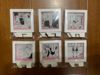 哦莫～童年债第三波和新入坑的sofubi一起到了双倍快乐鸭鸭鸭！冰箱贴也可以当桌面摆件为这个小巧思拍手叫绝！特典卡片绝美连收三份不嫌多！破茧而出的钱多多真是可爱到爆炸蓝金配色比卖家拍的图片美100倍！竹蜻蜓代理清关真的好好用话说我自己转运的东西两礼拜了还卡在清关呢…...