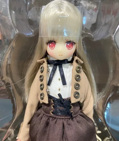 特别喜欢这套的眼睛和官配，衣服很有设计感。XS体可以和家里的S体组身高差非常棒，小帽子还有兔耳朵特别可爱，用竹蜻蜓发货又便宜又快。