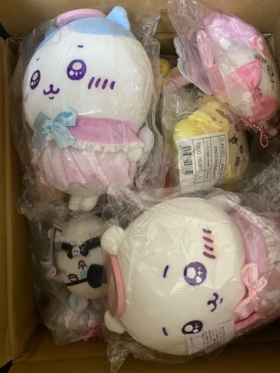   之前在小红书上看到了推荐用挖煤姬切chikawa的帖子，开始单机切chikawa，汇率在5左右真的很便宜，速度也很快，基本能做到秒切。当有疑问的时候可以联系客服，，客服不在线直接邮箱?留言，都会收到回复，
  最后收到包裹的时候非常惊喜，箱子?外面用泡沫纸加固的...