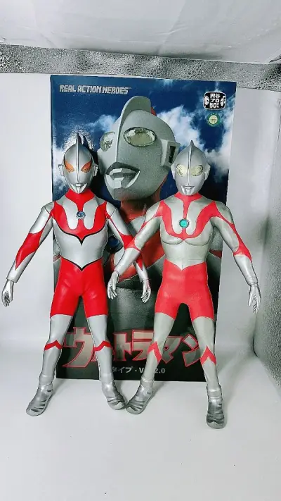 2.0皮套成色不错但是到手素体坏了，rah素体真的是妙脆角，不过还好我自己会修复断手。修复后不影响把玩，30cm可动皮套模型比shf这种小模型看着霸气多了