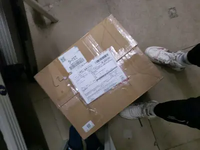 第七次挖煤，依旧是好评啦～
�这一次大的娃娃比较多，所以选择了海运。从发出到收货一共27天，比想象中快很多一共10只玩偶，接近5斤，无税到手太开心啦~~～娃娃也都有好好的包着，没什么磨损问题，只是买来的都是老物更需要细心护理。软件使用上没遇到过什么怪问题，挖煤姬一直...