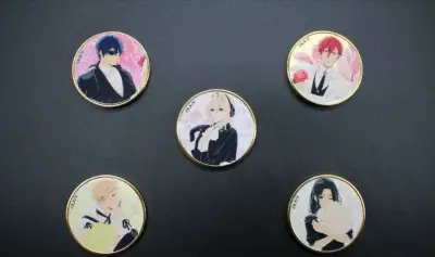 这次买到的是紫罗兰永恒花园联名的纪念币，第二弹的图感觉和第一弹完全不是一个路线，主打的就是一个贵妇风，拿到手还是美的，推荐挖煤姬！