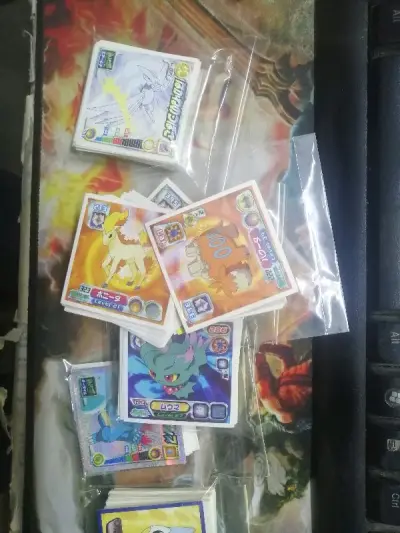 金银技能系列贴纸快要齐了，作为二手中古物保存得还行，总之顺利到手就好，周五两个包裹到海关，这个周日就到手了，另一个被扣了，希望能顺利放行。