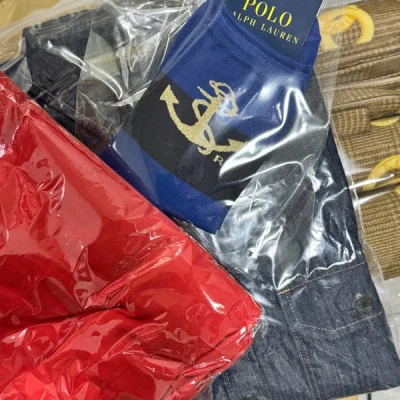 光速抵达的一箱小物件～
常规实报清关出来哒 不到2张～看来是20%税哒 
还是可以接受的～毕竟在国内也买不到
大学宿舍里最靓的仔！包装仔细～三层起泡沫！