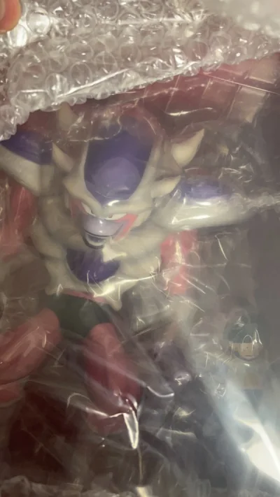 煤炉看到了这个弗里萨三形态 价格还是非常不错的 直接拿下 发货也很快 到仓库后选择了ems 由于本体体积很大 总觉得会被税且会被压盒 没想到今天到手 完美