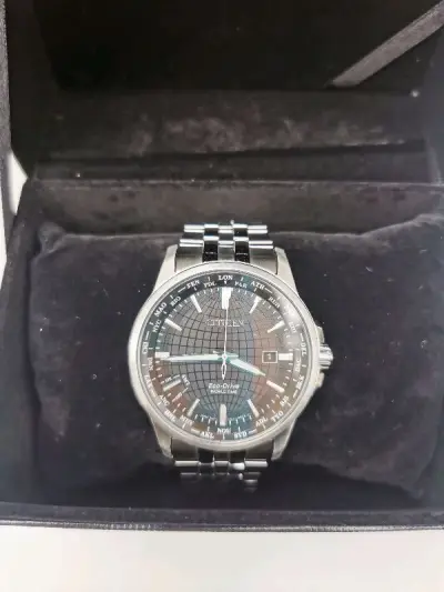 手表跟描述一样.非常新.配件齐全.中古包挺好.和光体验感很好.滨野感觉名声大.后续会考虑继续购入和光的包包.