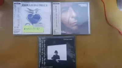 终于收到了一些稀有 cd，希望可以收 Cohen 日首 cd～还差最后三四张左右，我基本也就收齐了，最难找的就是爱与恨之歌，和最近的歌