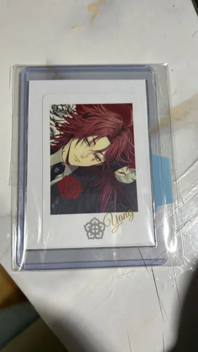 实物与描述相符合，保存很良好，没有瑕疵，包装很好，物流很快，本来以为要一个月才能收到，没想到下单之后的二十天之内就收到了，而且快递也没有受损，实物非常美丽。