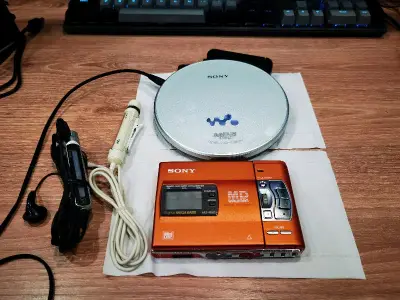 机器，电池盒都很好，除了线控串键，一切都好，电池仓没漏液，干干净净，电池盒也很顺畅，秒读碟，进国内被拆包了，但是没被税