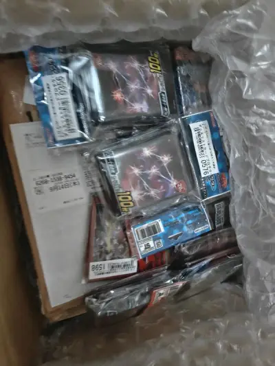 第一次在新出的三方卡牌周边店淘的一批卡套垫子，真的是相当惊喜，在这里种类很多搜索方便，关键是价格相当美丽，数量可选性也相当丰富，继续战斗