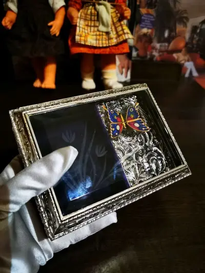 真是收到的实物比图片要好看太多啦，盖子是玻璃的，但包装都很仔细很牢固，没有担心的货损现象。海淘的效率还是蛮好的，物流运输也很快，从下单到手中也就十多天的时间。