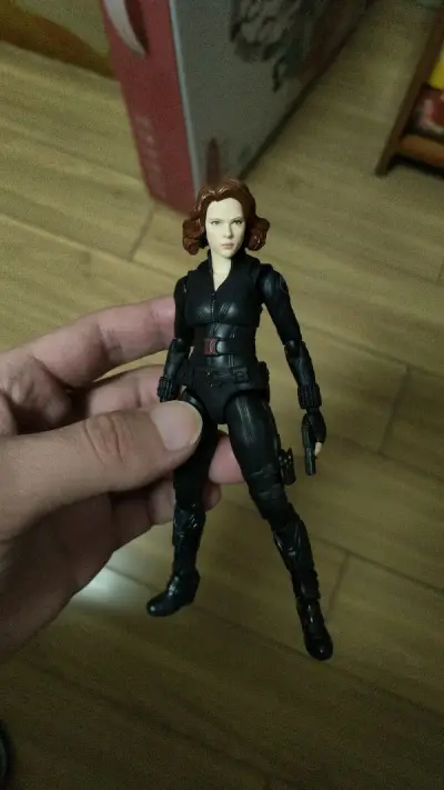 这次购物体验不错，玩具保护得很好，无损，物流速度快，打包扎实，用优惠券玩具价格也很美丽，头雕刻画很传神，万代还是能把头雕做好的，但是他偏偏不用心，头雕很棒，特别像斯嘉丽约翰逊。希望挖煤姬越来越好