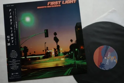 这张专辑是非常都市音乐的，与黑人音乐的那股味道非常相近，专辑里随处都流露着“和谐即自然”的奥妙，无一处不克制，无一处不悠然自得。
但这张CityPop本身应该更为接近角松敏生那一派，欢快感差了些，而都市的清冷感却恰到好处，爵士在里面起到的应该就是这种调节作用，但着实...