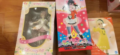 本次购买了lovelive sunshine aqours的官方手办 总共花了2个月拿到手 速度有点慢 下次还买