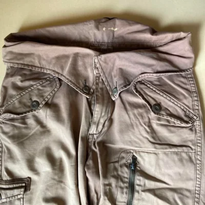 这次体验还算不错，选的小ep件可能碰上恶劣天气有点慢，不过到手还是很满意，价格很实惠。这条裤子非常喜欢，设计感很强。