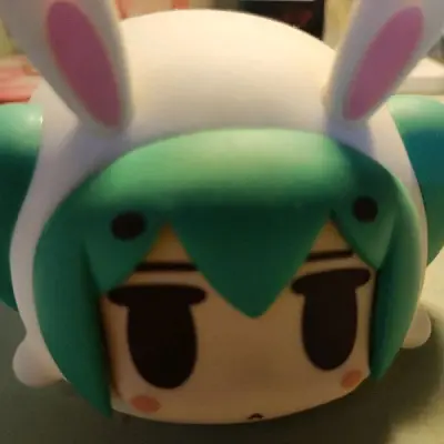 特别可爱古早的葱！特别特别幸福……很喜欢kei的画风家里有两个八音盒葱但是更想要原画的小人来着。还有兔子葱。本来以为是一个小小的挂件没想到这么大 ٩(๑′0`๑)۶原来是b赏来着我看错了( ‘-ωก̀ )不过也特别可爱。。。。