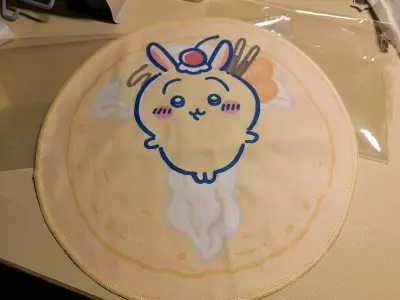 包装的很好，包了好几层，把我家宝宝可丽饼包的好好的，很完整很可爱哦嗷嗷嗷。而且小姐姐的字也写得好可爱哦，很完美的一次购物。