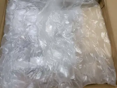 买了CD和一点零碎的谷，挖煤姬很方便买外面的东西，包装也挺好的，快递速度很快
原谅我不太爱拍x只拍了一小部分
如果一个包裹里有不同类型的物品还是建议自己填申报比较好（？）