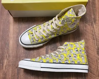 最近一位rapper的歌词中出现了 我是大天才的字样。匡威和天才漫画合作过 这款日产天才笨蛋的鞋款 相比非常适合他