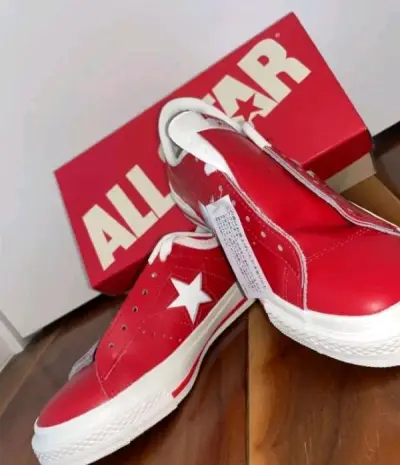 一双鞋的配色因为一个名字。木村拓哉作为日本潮流的大佬在演出中穿了这款鞋，已经复刻了3-4次 可见它的经典和受欢迎