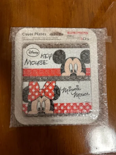 又是脑子一热买的，虽然米奇和米妮很好看，但是看别人的上机效果感觉不是很好。哈哈，放在柜子里吃灰吧，收藏加一