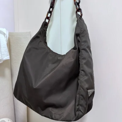 应该是今年的倒数第二箱，今年一共买了二十多箱，几乎每天都会打开挖煤姬看看有没有什么好东西，这次买到了很喜欢的一只包，成色也非常滴好，有些小瑕疵自己稍微处理一下就可以，性价比非常的高！物流速度也不错，海运基本上二十天能到港，就是合单和发货的速度太慢，应该仓库升级之后这...