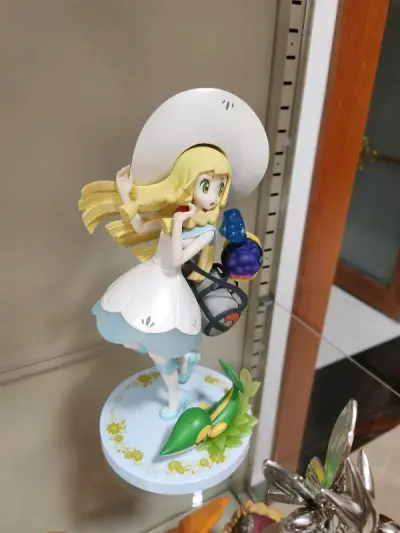 白帽莉莉艾，买回来非常漂亮，盒子打包给力有气泡袋，内盒四角尖尖。人物无瑕疵，一直想的海景房手办再版真的太棒了