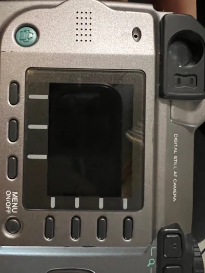 这次买了台爱普生的小相机，一提到爱普生都想到打印机或者扫描仪，没想到最开始还出了很多ccd，这一台外观还可以基本没什么磕碰，功能也很正常，过几天拿出去拍拍照！价格相比国内的要便宜很多了