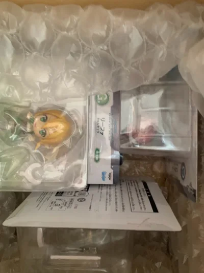 这次用的是竹蜻蜓快递，竹蜻蜓快递真的没的说速度很快，这次包装也很完美，买到了我心心念念的刀剑神域，挖煤姬购物就是爽。