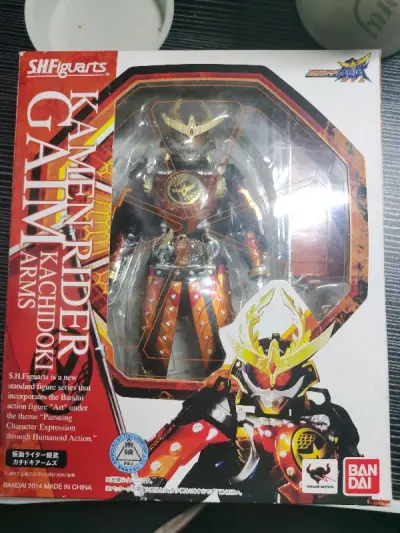 海淘假面骑士，成色很好，价格很便宜。走的EMS邮政，7天多就到了，打包非常严实，收到没有任何损坏，代购手续费才10块钱，加起来加上邮费也比国内便宜好多，还会继续回购的