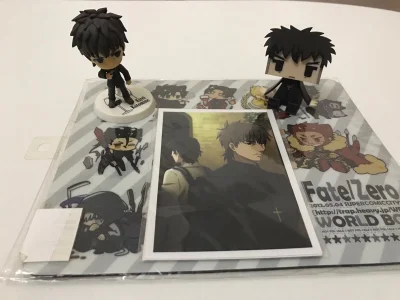 收了点心水的小纸片，简单摆个阵。FZ愉悦名场景，加上切嗣调查报告写真。还缺一张调查写真就集齐了，以后找机会再收吧。