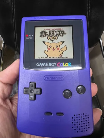 这单依旧是一些游戏机和卡带
依旧毫无悬念的被税
两次下来收到的机器成色都是超出预期的
开箱看到外置两颗干电池惊了

以后还是得好好看卖家描述