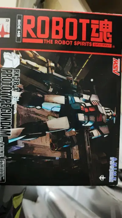 比较便宜的价格买到了中古robot魂78-1，已经拆盒盒子比较旧但是里面比较新，另外还打包了黑兔子胸像