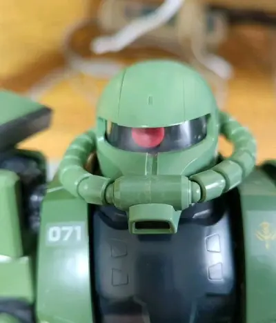 之前到货的一直没评论，这一箱是pg绿扎古，东西本身还是有些瑕疵的，好在价格比较便宜，回来自己修一修也可以