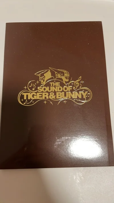 这次依然买的是tiger&amp;bunny，是音乐会的明信片，真的好喜欢这个柄图。不算好价，但是实在喜欢就切了。